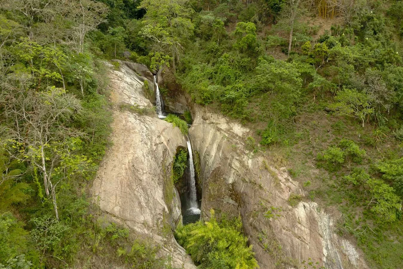 Cerro Ojo De Agua & Catarata La Maravilla