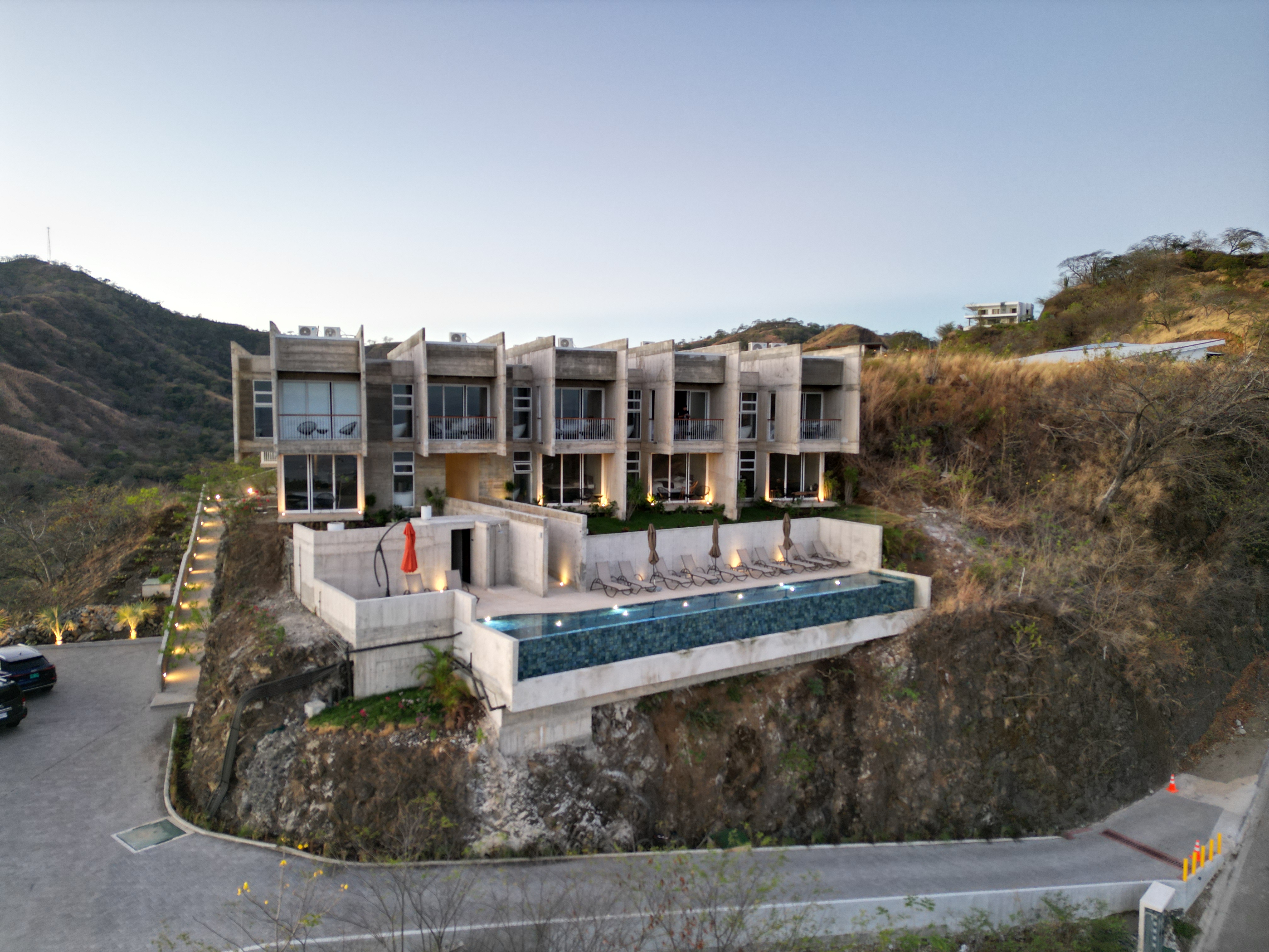 Contemporary hideaway with Pacific views, just minutes from Playas del Coco